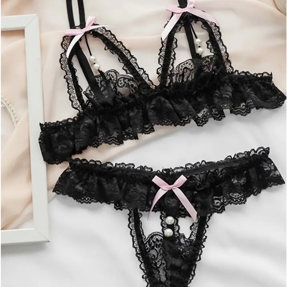 🖤NEW! SEXY black crotchless lace lingerie set!